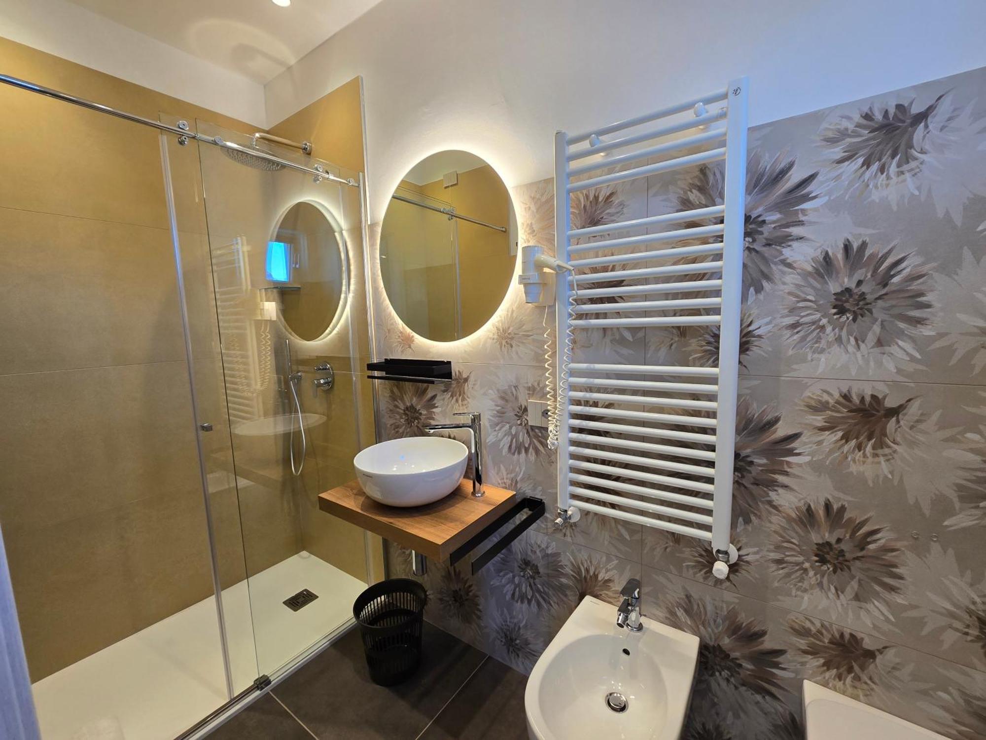 Hotel Pace Brenzone sul Garda Exterior photo