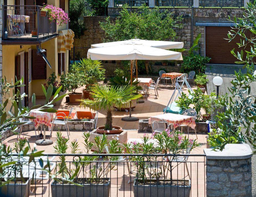 Hotel Pace Brenzone sul Garda Exterior photo